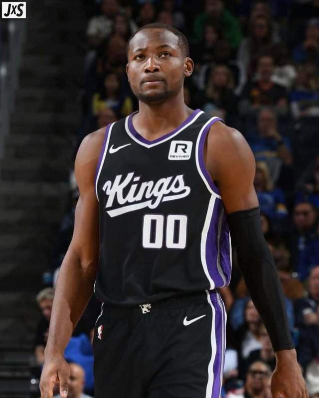 场比赛, 岁的库明加, 赛季包含球