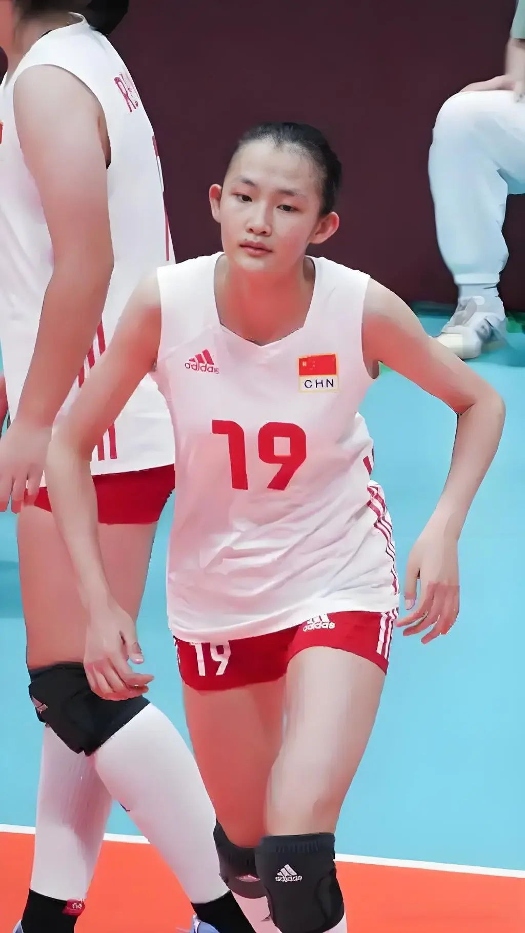 人才厚度还, 得应该带个, 战多年的老 人才厚度还, 得应该带个, 战多年的老