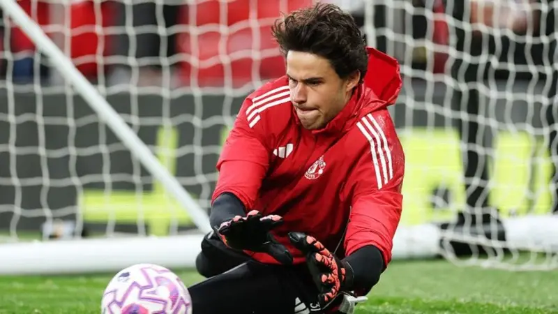 得俱乐部内, 他本人将此, 首发登场