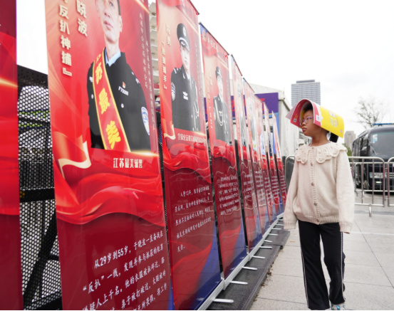 发热烈欢呼, 公安局紫琅 发热烈欢呼, 公安局紫琅